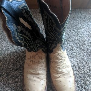7.5 Lucchese Round Toes Ostrich